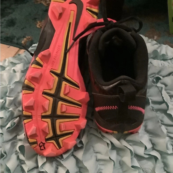 NIKE~PINK~FAST FLEX CLEATS~SIZE 6 - Picture 3 of 7